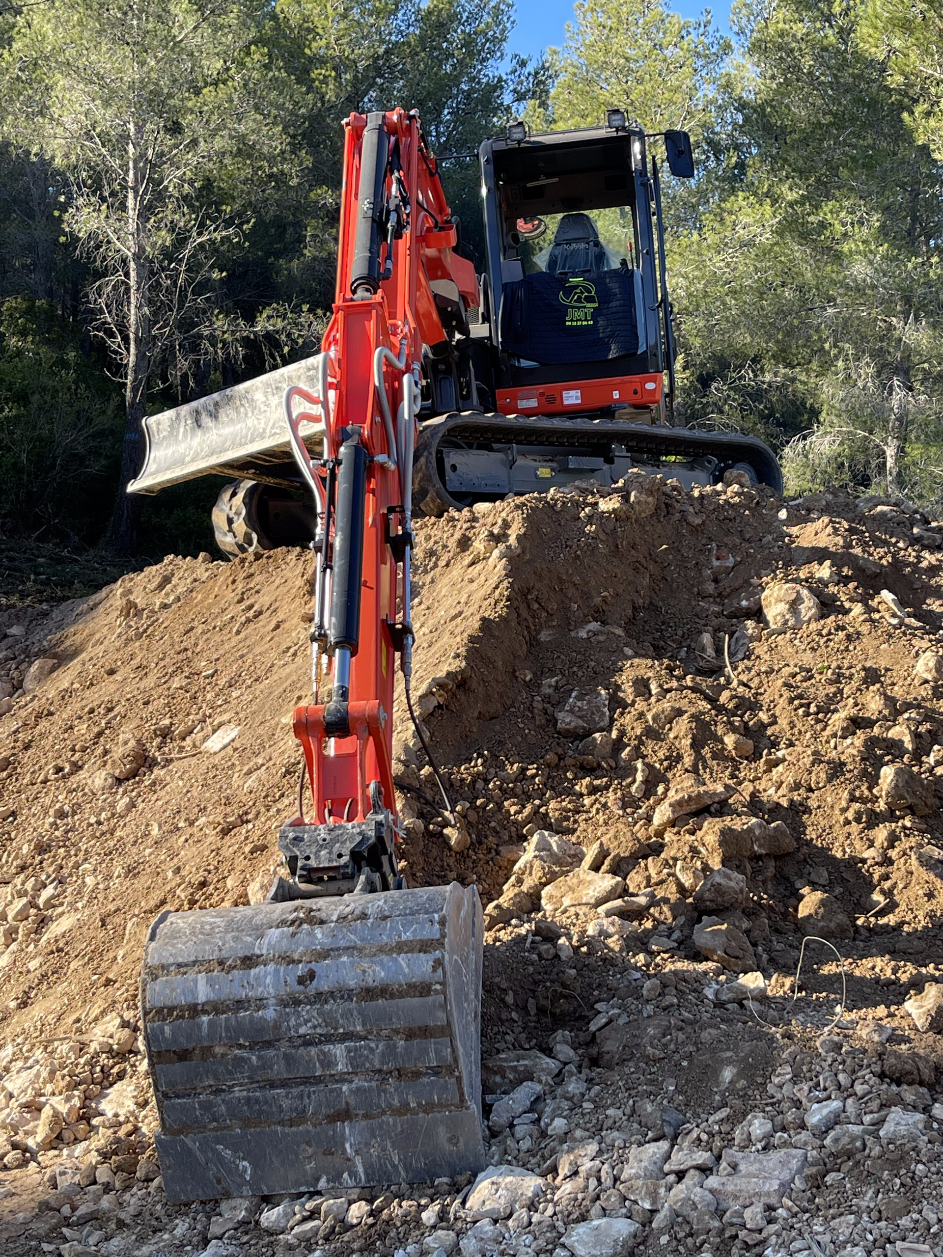 Chantier de terrassement JMT dans le Var